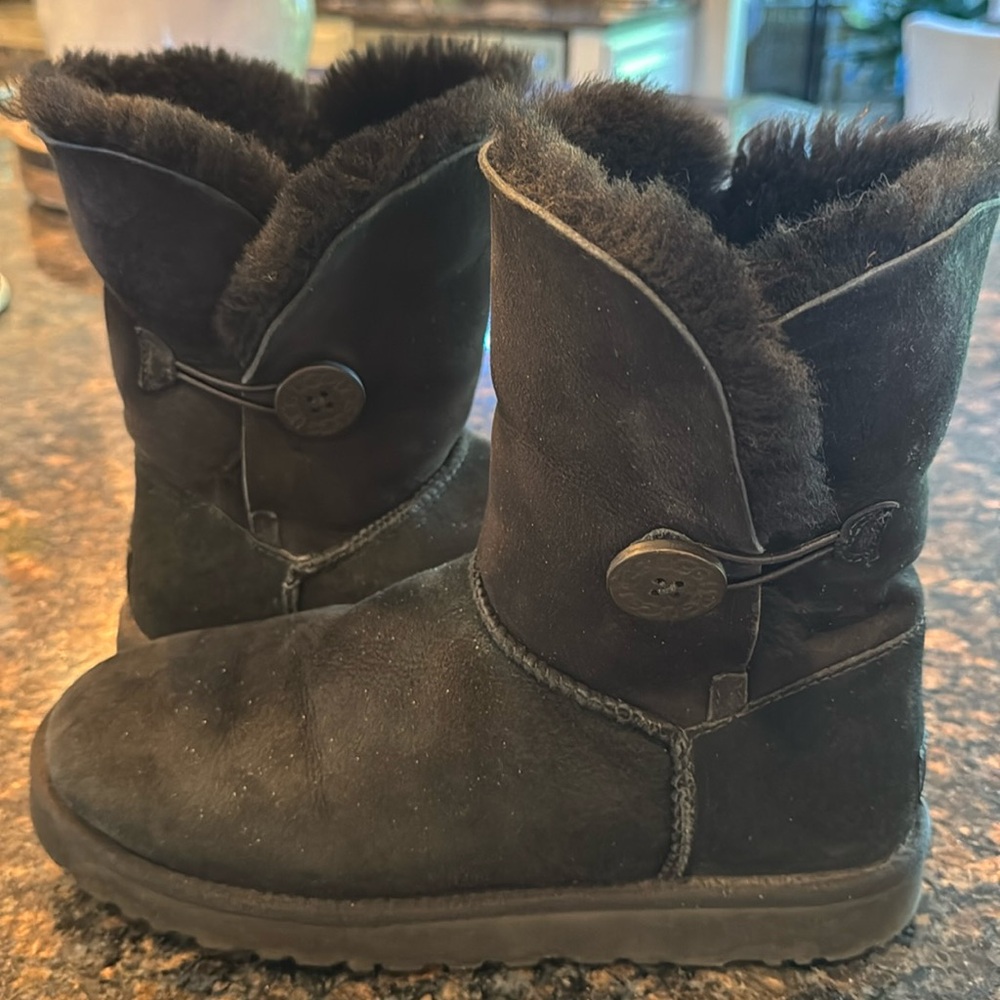 UGG Bailey Button